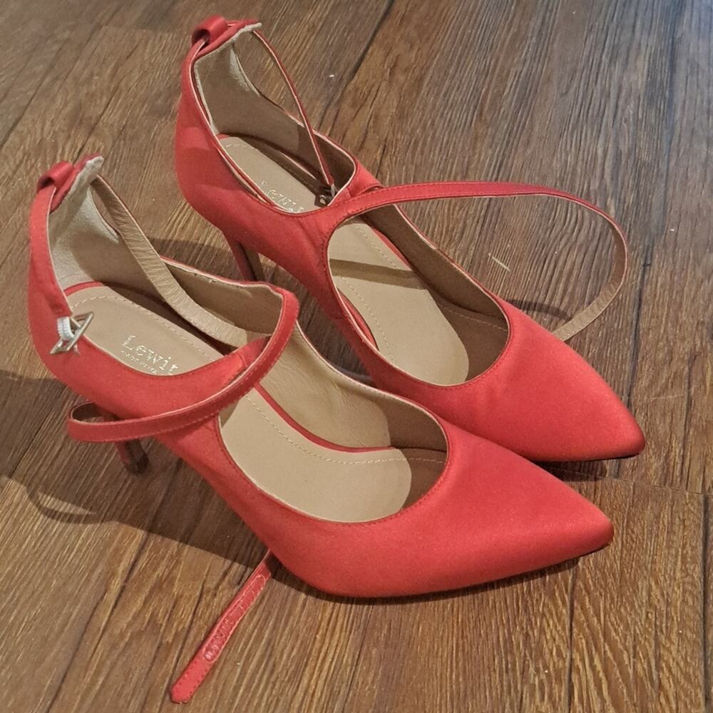 LEWIT made it Italy 39.5 strap heels, barely worn!